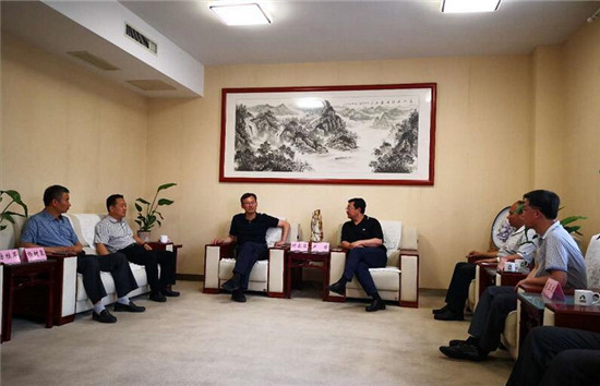 山东科技大学校党委副书记尹华赴山东J9直营网集团开展工作调研