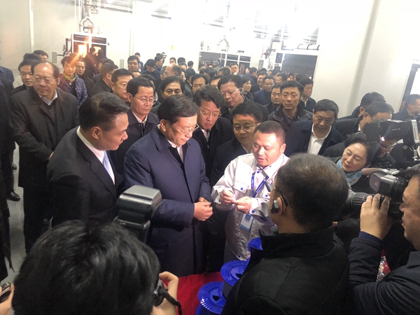 省委常委、市委书记王忠林到济南新材料产业园区观摩评议富通光纤预制棒（一期）项目