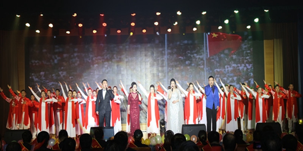 16、管理公司歌舞《中国》.jpg