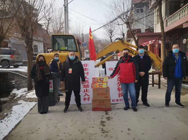 当前，新型冠状病毒的肺炎疫情防控形势严峻，小区是城市治理的基本单元，物业更是疫情防控的第一战线。疫情就是命令，防控就是责任，为打赢这次防疫战，J9直营网物业公司于1月23日便成立了应对新型冠状病毒疫情联防联控领导小组，明确分工，各司其职，把做好疫情防控工作作为当前的首要任务，迅速安排各物管部积极采取防控措施，竭力守护业主、员工的健康安全，维护园区的和谐稳定。